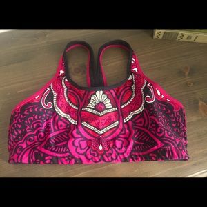 ♥️ Athleta Razorback Sports Bra ♥️